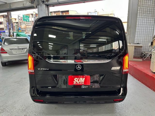 2024年V250D 豪華又霸氣商務車 家庭出遊車 內部寬敞 高效的柴油引擎 全面安全科技配備 僅跑1萬公里 原廠保固中  第18張相片