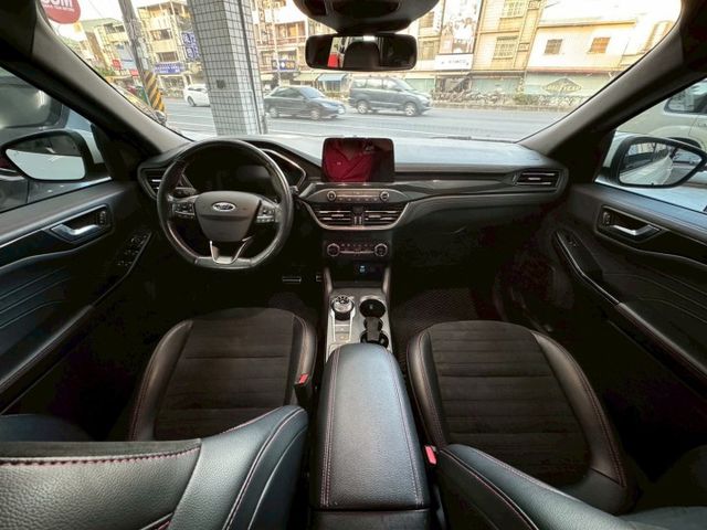 2022年KUGA ST-LINE版 動力配備滿滿 免KEY/PVM環景/全景天窗 里程跑少 原鈑件 認證車  第7張相片