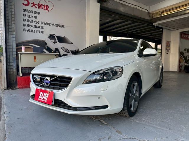 2015年V40 T3旗艦版 原鈑件 一手車 全景天窗/免鑰匙系統/ACC跟車/盲點偵測 認證車 里程保證  第4張相片