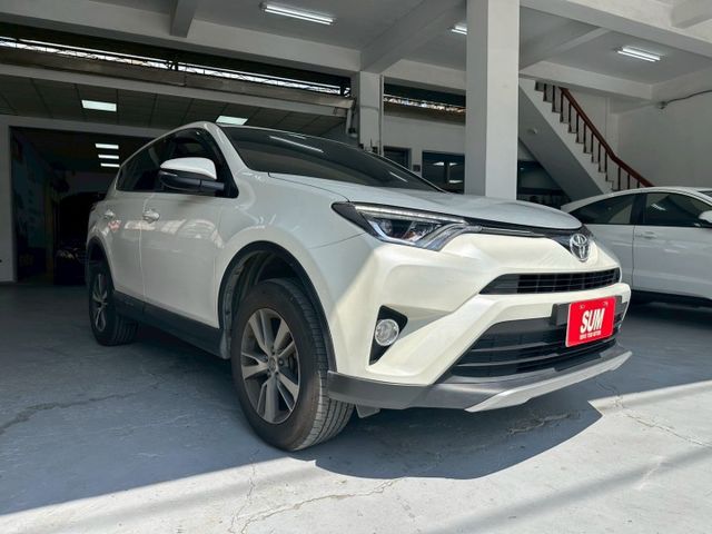 2017年RAV4 豪華版 原鈑件 妥善率高 認證車 僅跑6萬公里 免KEY/藍芽通訊/TCS防滑  第2張相片
