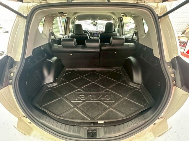 2017年RAV4 豪華版 原鈑件 妥善率高 認證車 僅跑6萬公里 免KEY/藍芽通訊/TCS防滑  第13張相片