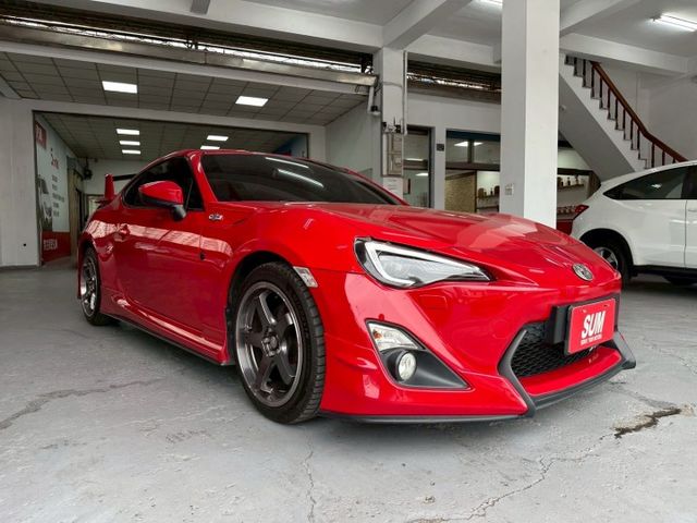 2013年GT86 AERO版 雙門跑車保值神車 妥善率超高 完美車身比例 原鈑件 認證車  升級Akrapovic閥門  第2張相片