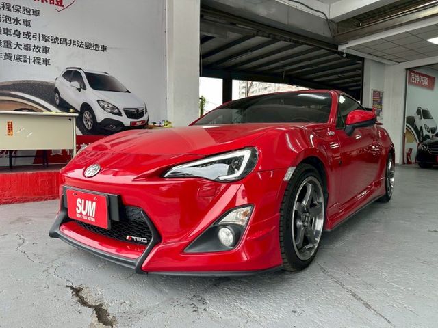 2013年GT86 AERO版 雙門跑車保值神車 妥善率超高 完美車身比例 原鈑件 認證車  升級Akrapovic閥門  第4張相片