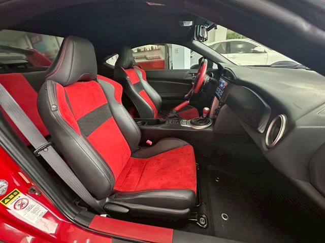 2013年GT86 AERO版 雙門跑車保值神車 妥善率超高 完美車身比例 原鈑件 認證車  升級Akrapovic閥門  第12張相片