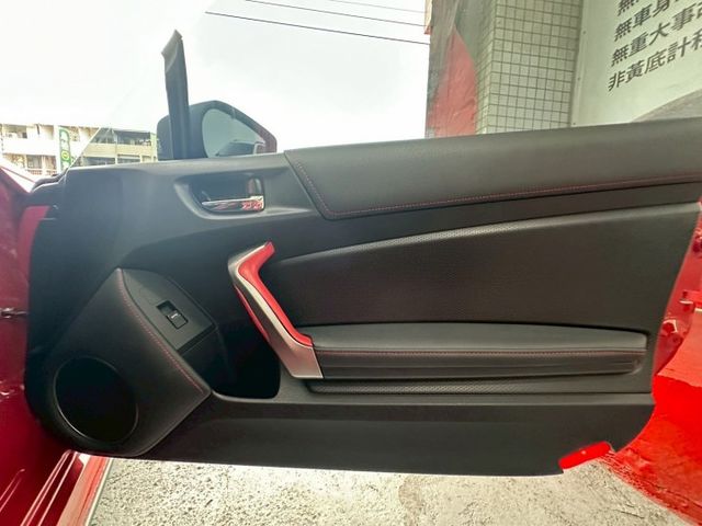 2013年GT86 AERO版 雙門跑車保值神車 妥善率超高 完美車身比例 原鈑件 認證車  升級Akrapovic閥門  第14張相片
