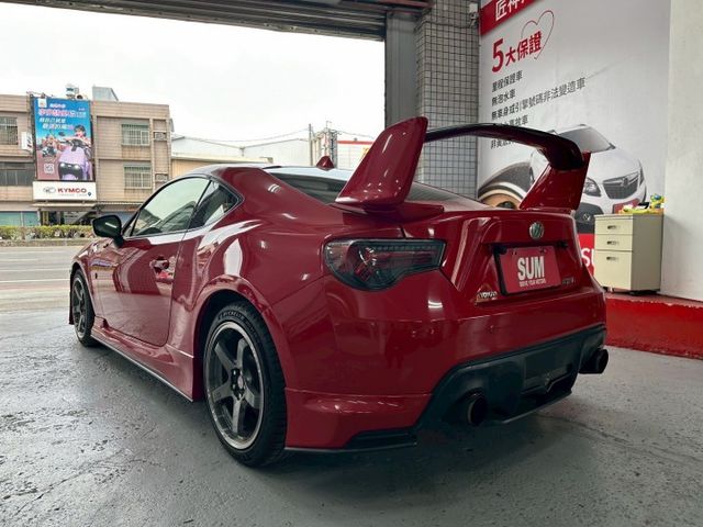 2013年GT86 AERO版 雙門跑車保值神車 妥善率超高 完美車身比例 原鈑件 認證車  升級Akrapovic閥門  第17張相片