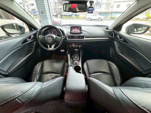 2014年馬3 頂級型 全車原鈑件 認證車 免鑰匙套件/HID頭燈/摸門解鎖/雙區恆溫/CARPLAY  第9張相片