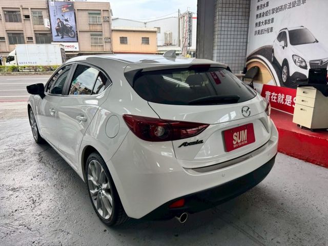 2014年馬3 頂級型 全車原鈑件 認證車 免鑰匙套件/HID頭燈/摸門解鎖/雙區恆溫/CARPLAY  第17張相片