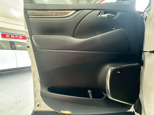 2021年ALPHARD 4WD 油電混合 商務型七人座  原廠大電池保固8年/16萬公里 認證車  第16張相片
