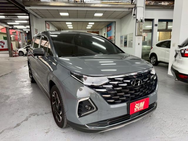 2023年CUSTIN 高階GLT-B7人座 原鈑件 認證車 吸頂大螢幕電視/3D卡扣地毯/防碰撞輔助/雙電動滑門  第2張相片