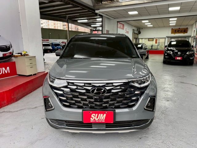 2023年CUSTIN 高階GLT-B7人座 原鈑件 認證車 吸頂大螢幕電視/3D卡扣地毯/防碰撞輔助/雙電動滑門  第3張相片