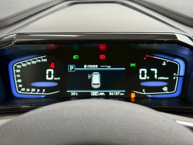 2023年CUSTIN 高階GLT-B7人座 原鈑件 認證車 吸頂大螢幕電視/3D卡扣地毯/防碰撞輔助/雙電動滑門  第7張相片