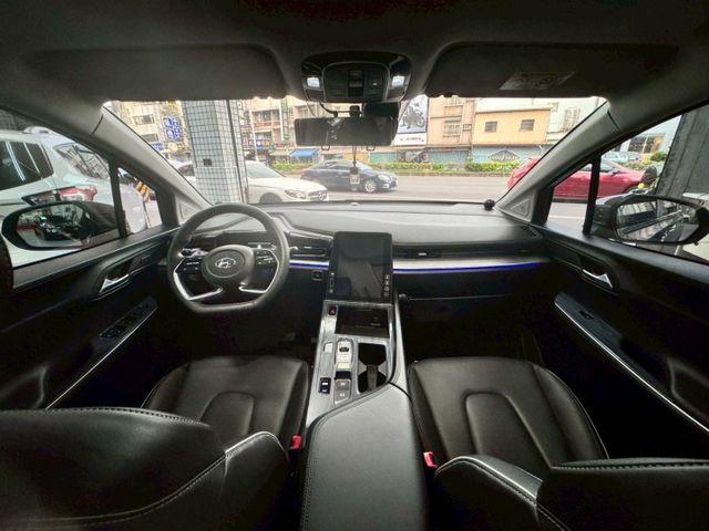 2023年CUSTIN 高階GLT-B7人座 原鈑件 認證車 吸頂大螢幕電視/3D卡扣地毯/防碰撞輔助/雙電動滑門  第9張相片