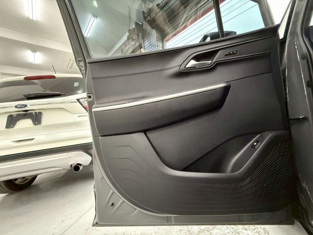 2023年CUSTIN 高階GLT-B7人座 原鈑件 認證車 吸頂大螢幕電視/3D卡扣地毯/防碰撞輔助/雙電動滑門  第13張相片