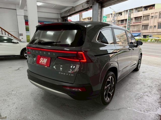 2023年CUSTIN 高階GLT-B7人座 原鈑件 認證車 吸頂大螢幕電視/3D卡扣地毯/防碰撞輔助/雙電動滑門  第15張相片