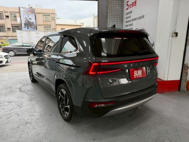 2023年CUSTIN 高階GLT-B7人座 原鈑件 認證車 吸頂大螢幕電視/3D卡扣地毯/防碰撞輔助/雙電動滑門  第17張相片
