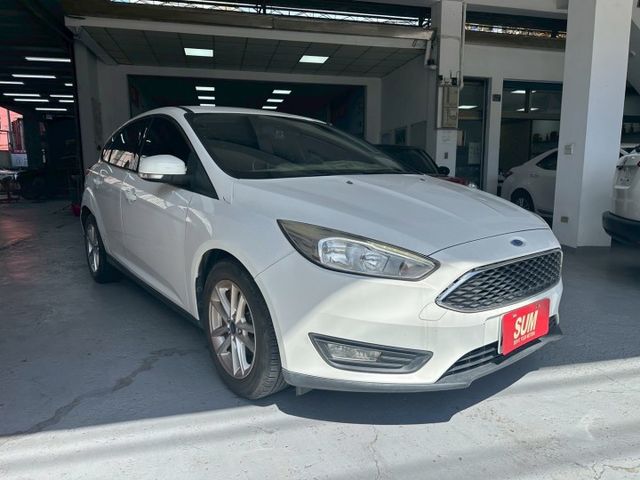 2016年FOCUS 5D汽油時尚型 時尚掀背 安全靈活 適合日常通勤與小家庭車款首選 認證車 里程保證  第2張相片
