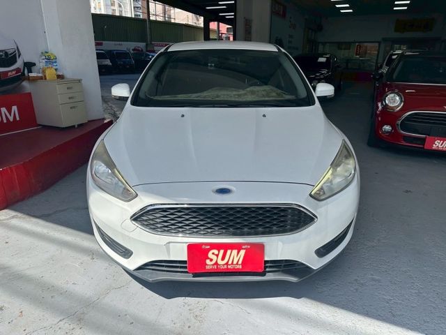 2016年FOCUS 5D汽油時尚型 時尚掀背 安全靈活 適合日常通勤與小家庭車款首選 認證車 里程保證  第3張相片