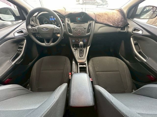 2016年FOCUS 5D汽油時尚型 時尚掀背 安全靈活 適合日常通勤與小家庭車款首選 認證車 里程保證  第7張相片