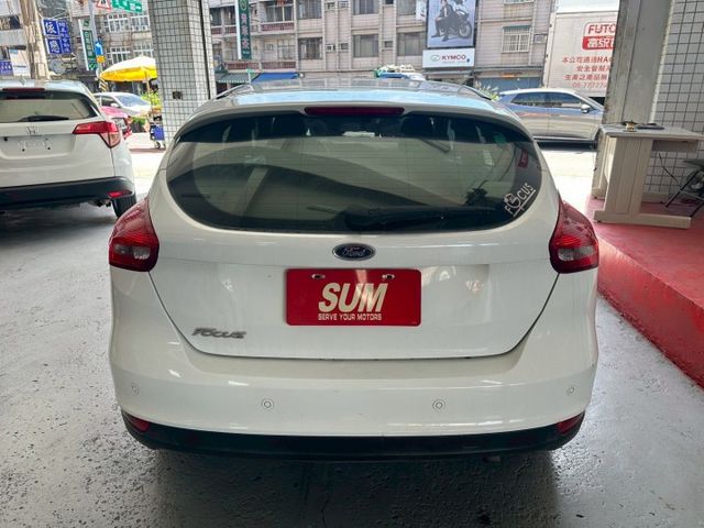 2016年FOCUS 5D汽油時尚型 時尚掀背 安全靈活 適合日常通勤與小家庭車款首選 認證車 里程保證  第13張相片