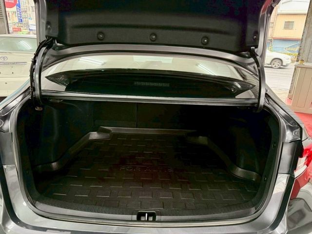 【限時下殺三天】2020年ALTIS 豪華+版 高CP值熱銷房車首選 原鈑件 外型時尚 駕駛穩定 安全滿分 里程保證  第15張相片