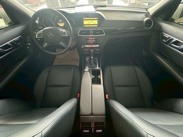 2011年C200 入門豪華轎車熱門首選 經典耐看又有型 原鈑件 認證車 電動天窗/雙電動記憶椅/HID  第9張相片