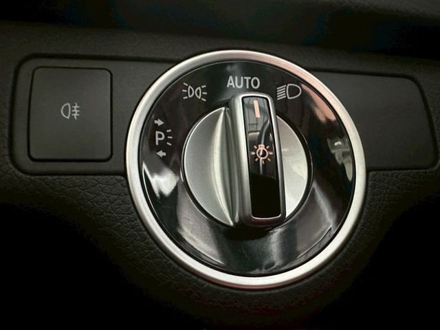 2011年C200 入門豪華轎車熱門首選 經典耐看又有型 原鈑件 認證車 電動天窗/雙電動記憶椅/HID  第10張相片