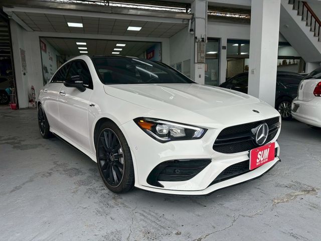 2023年CLA35 AMG2.0 4WD 潮流轎跑 認證車 原鈑件 AMG麂皮方向盤/19吋夜色鋁圈/空力套件  第2張相片