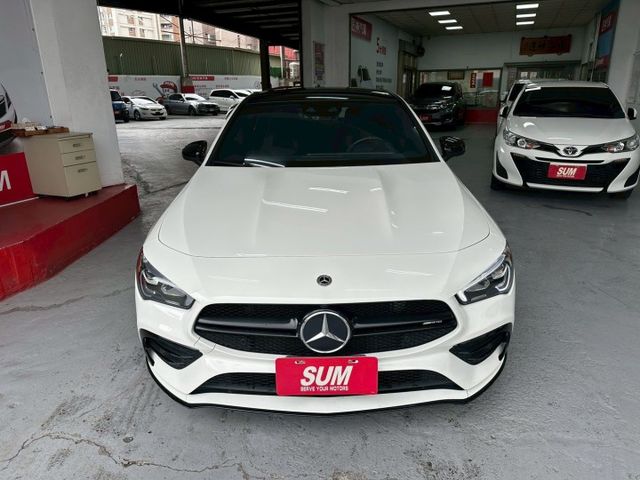 2023年CLA35 AMG2.0 4WD 潮流轎跑 認證車 原鈑件 AMG麂皮方向盤/19吋夜色鋁圈/空力套件  第3張相片
