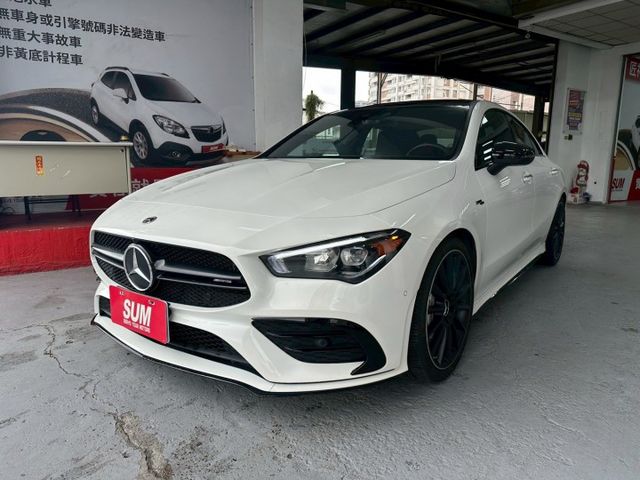 2023年CLA35 AMG2.0 4WD 潮流轎跑 認證車 原鈑件 AMG麂皮方向盤/19吋夜色鋁圈/空力套件  第4張相片