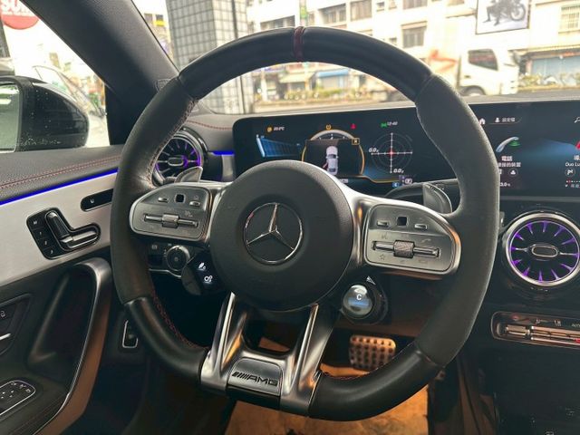 2023年CLA35 AMG2.0 4WD 潮流轎跑 認證車 原鈑件 AMG麂皮方向盤/19吋夜色鋁圈/空力套件  第8張相片