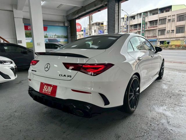 2023年CLA35 AMG2.0 4WD 潮流轎跑 認證車 原鈑件 AMG麂皮方向盤/19吋夜色鋁圈/空力套件  第15張相片