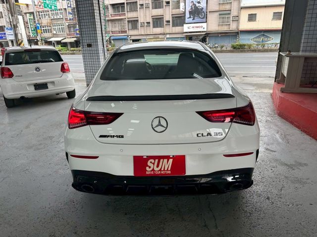 2023年CLA35 AMG2.0 4WD 潮流轎跑 認證車 原鈑件 AMG麂皮方向盤/19吋夜色鋁圈/空力套件  第16張相片