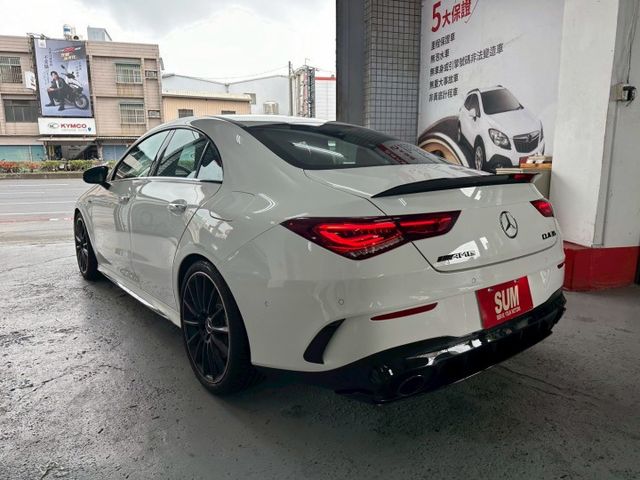 2023年CLA35 AMG2.0 4WD 潮流轎跑 認證車 原鈑件 AMG麂皮方向盤/19吋夜色鋁圈/空力套件  第17張相片