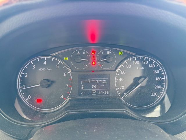 2013年TIIDA 豪華版 實用首選代步車 高CP值掀背車 免KEY/倒車雷達/衛星導航 認證車  第7張相片