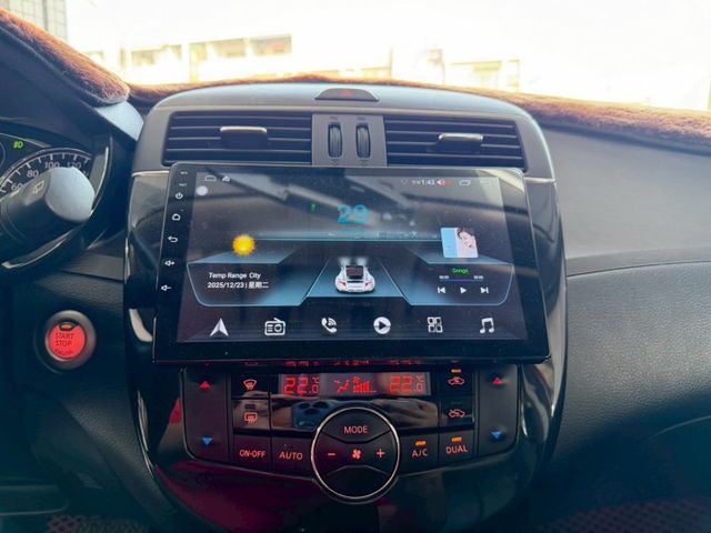 2013年TIIDA 豪華版 實用首選代步車 高CP值掀背車 免KEY/倒車雷達/衛星導航 認證車  第10張相片