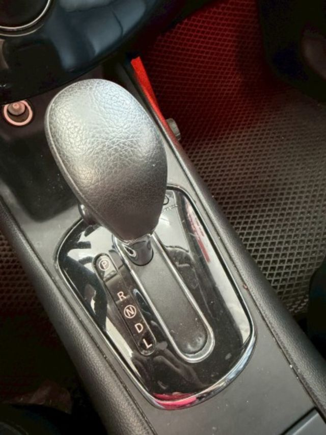 2013年TIIDA 豪華版 實用首選代步車 高CP值掀背車 免KEY/倒車雷達/衛星導航 認證車  第11張相片