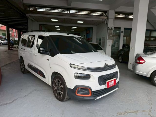 2022年BERLINGO 柴油XTR版  法式風格MPV 寬敞七人座 座椅靈活變化 家庭出遊或露營、通勤最佳車款  第2張相片