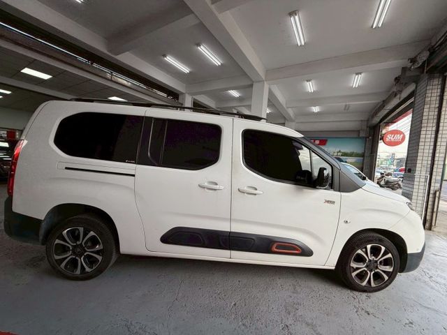 2022年BERLINGO 柴油XTR版  法式風格MPV 寬敞七人座 座椅靈活變化 家庭出遊或露營、通勤最佳車款  第5張相片