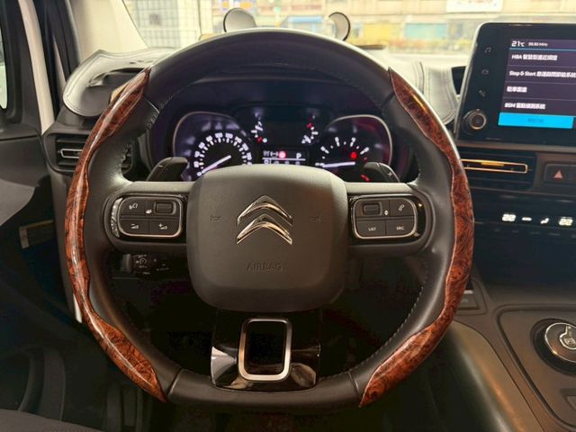 2022年BERLINGO 柴油XTR版  法式風格MPV 寬敞七人座 座椅靈活變化 家庭出遊或露營、通勤最佳車款  第8張相片