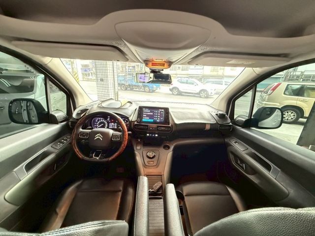 2022年BERLINGO 柴油XTR版  法式風格MPV 寬敞七人座 座椅靈活變化 家庭出遊或露營、通勤最佳車款  第9張相片