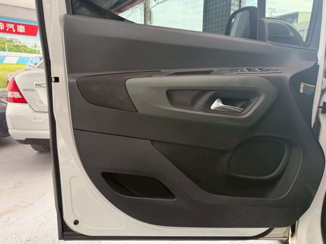 2022年BERLINGO 柴油XTR版  法式風格MPV 寬敞七人座 座椅靈活變化 家庭出遊或露營、通勤最佳車款  第14張相片