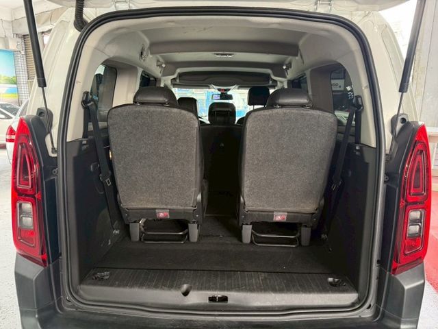 2022年BERLINGO 柴油XTR版  法式風格MPV 寬敞七人座 座椅靈活變化 家庭出遊或露營、通勤最佳車款  第17張相片