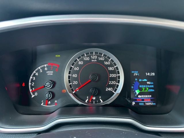 2024年ALTIS 尊爵版 日系房車王者 僅跑1萬多公里 都會通勤首選 舒適安全兼具 認證車 里程保證  第7張相片