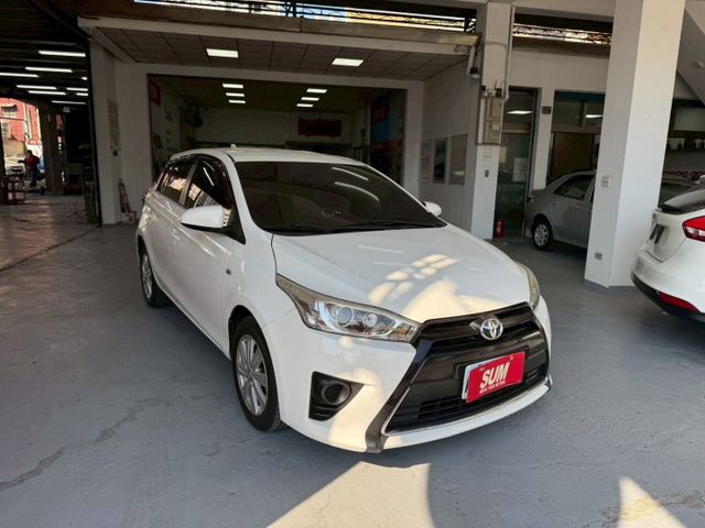 2017年YARIS 經典版 省油實用小資首選 車身小巧靈活 市區穿梭方便 保養便宜 保值度高 認證車  第2張相片