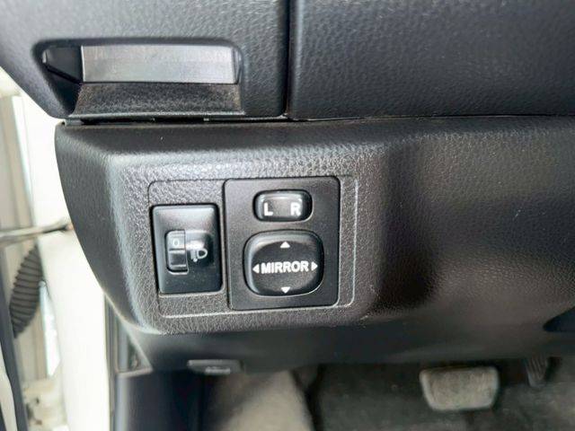 2017年YARIS 經典版 省油實用小資首選 車身小巧靈活 市區穿梭方便 保養便宜 保值度高 認證車  第9張相片