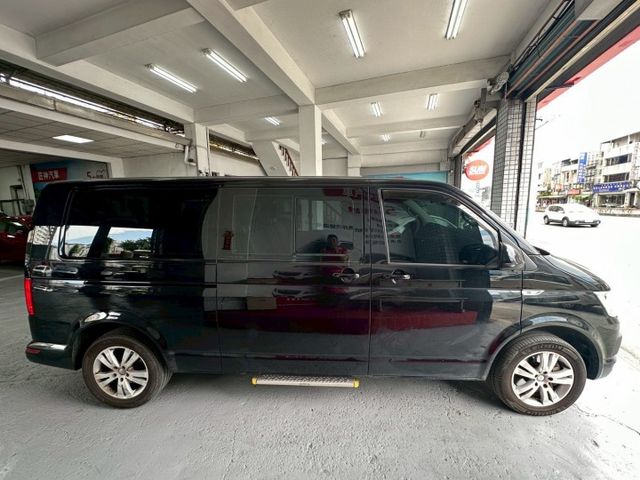 2017年T6 Caravelle 2.0柴油TDI 豪華商務8人座 動力充沛 乘坐舒適 安全感十足 認證車 里程保證  第5張相片