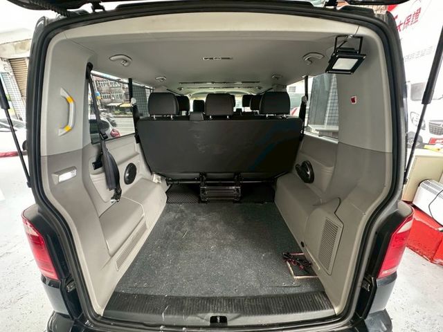 2017年T6 Caravelle 2.0柴油TDI 豪華商務8人座 動力充沛 乘坐舒適 安全感十足 認證車 里程保證  第16張相片