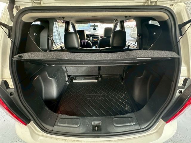 2011年LIVINA H規 小家庭代步首選 省油省稅好養車 空間大負擔小 認證車 里程保證  第12張相片