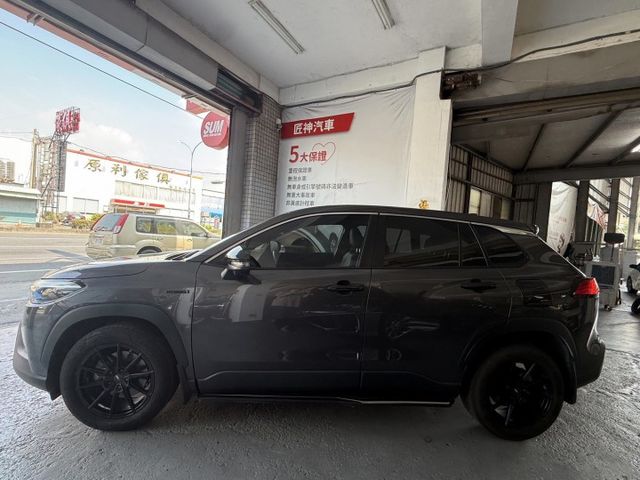 2023年Corolla Cross 油電尊爵版 升級GR套件 主動安全配備齊全 實跑8萬公里 里程保證 認證車  第6張相片